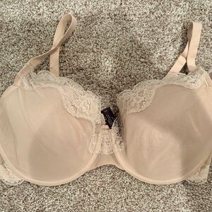 Natori Cream Lace Trimmed Bra with Molded Cups